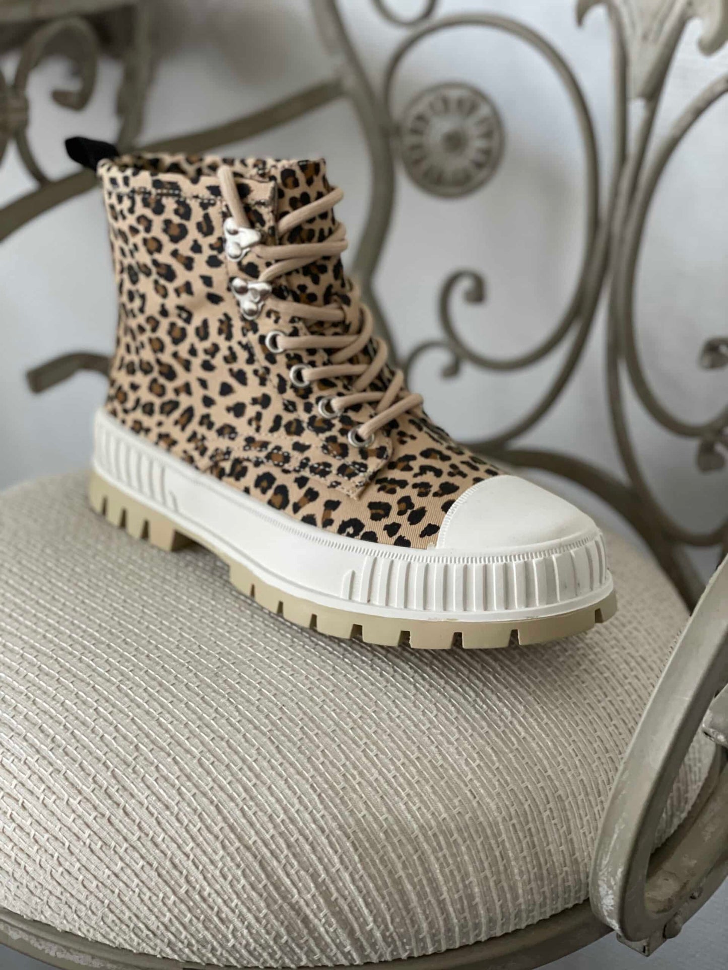 Leopard boots / LIVA K