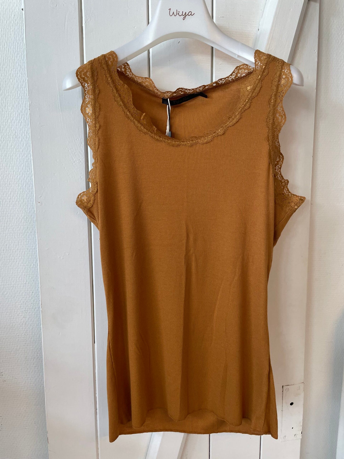 Camel blonde top/ LIVA K